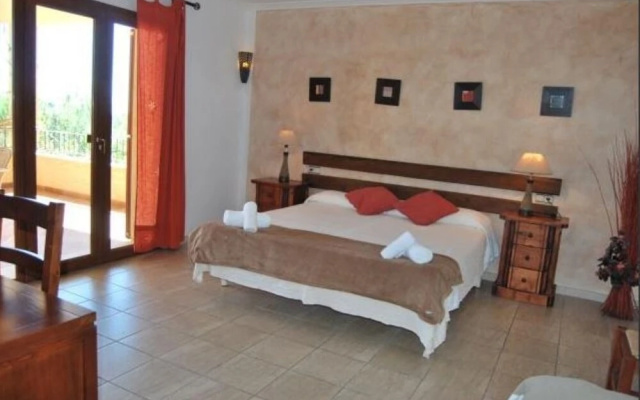 Villa - 6 Bedrooms with Pool and WiFi - 103977