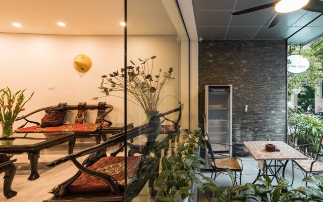 Narcissus Apartment