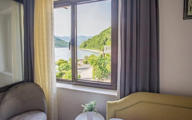 Great Studio Flat With View Near Beach in Tivat