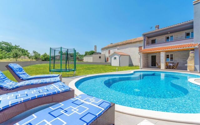 Amazing Home in Bratulici With Wifi and 2 Bedrooms