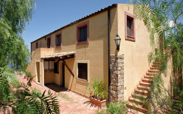 Sea Swimming Pool Garden Horse-riding Barbecue Terrace