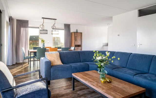 Holiday Home With Private Jetty on Water