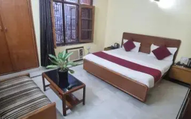 Hotel Shri Hari by OYO Rooms