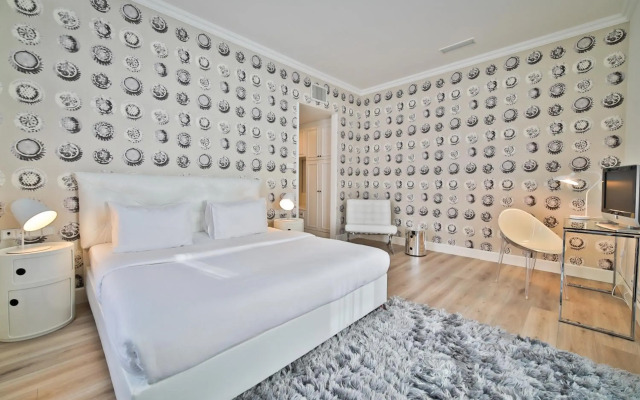 Friday Hotel
