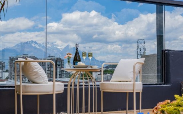 Tianruihua Garden Hotel (Xianghe Commercial Plaza in the Old Town of Lijiang) – Balcony – Lijiang