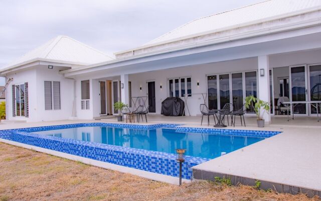 Lake Side Deluxe Villa