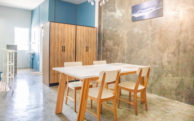 OYO 617 Tira Hostel chalong Phuket