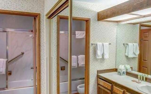 Aspen Creek #119 - Shared Pool, Hot Tub & Bbq!