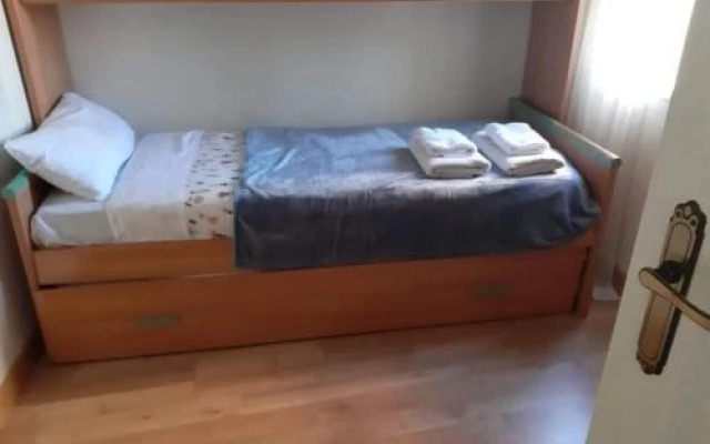 Flat 4-5pax FREE PARKING!!!