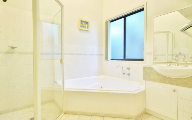 Sand Water at Hyams Beach 4pm Check Out Sundays