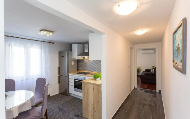 Apartments Lidija - see view with private hot tub and split level apartment with garden