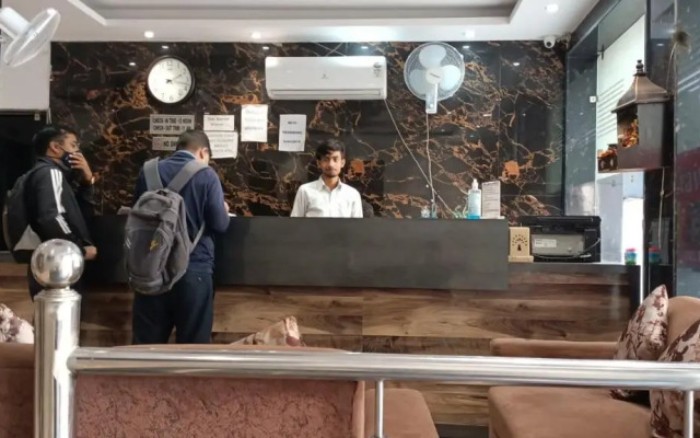 OYO 87910 Hotel SUN PLAZA