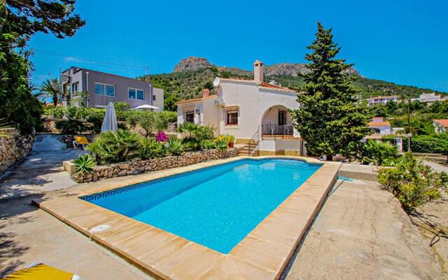 Laura-29A - pretty holiday property with garden and private pool in Calpe