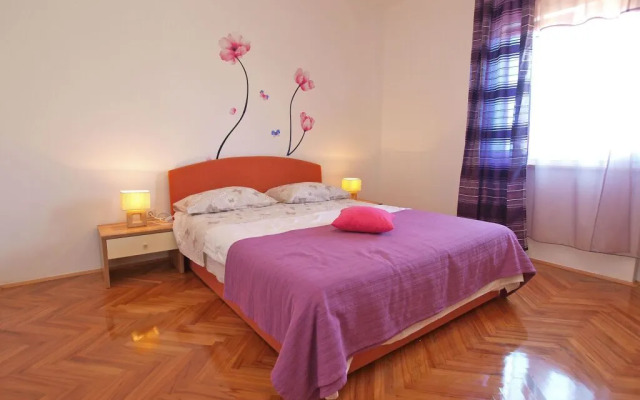 Apartments Mihatović