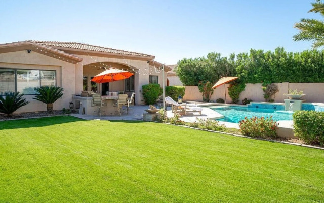 Minnezona Elegant Home w Poolside Retreat