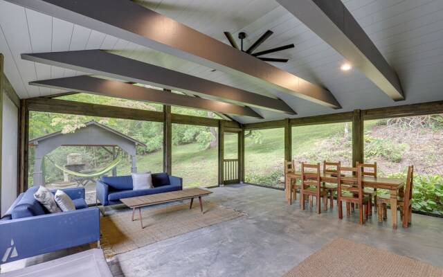 Brevard Retreat: Fireplace, Deck & Screened Porch!