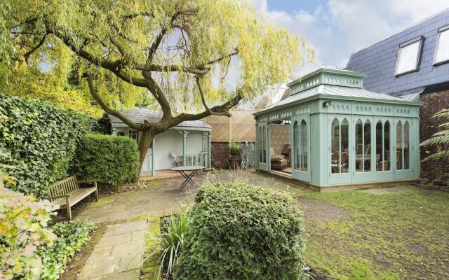 Traditional 4Br Family Home in Charming Highgate