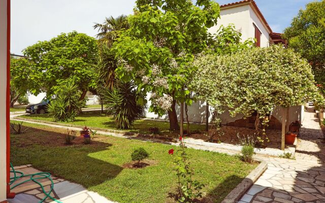 Golden Deer Apartments