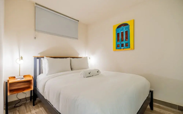 w Exceptional 1BR With Balcony in Casco View