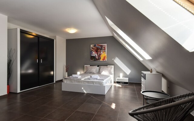 FM Deluxe 2-BDR Maisonette - Vitosha Mountain View