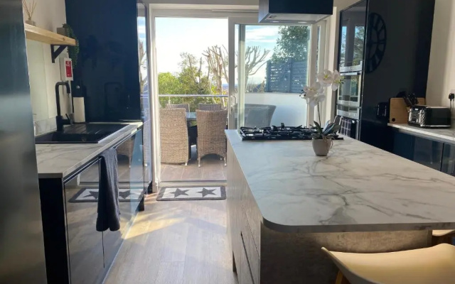 Willows Worthing 4 bed With ev Charger & sea Views