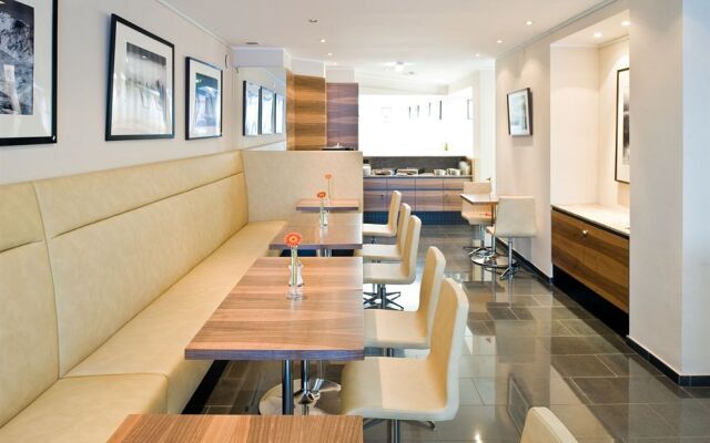 Pakat Suites Hotel