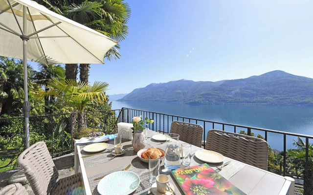 Peace Over the Lake Room 1