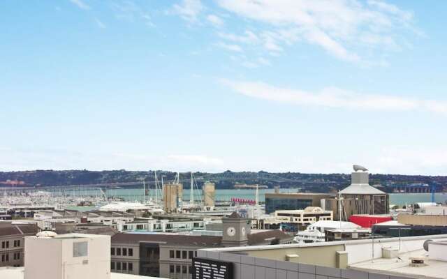 QV Air-conditioned Apartment with Carpark (904) – Outside – Auckland