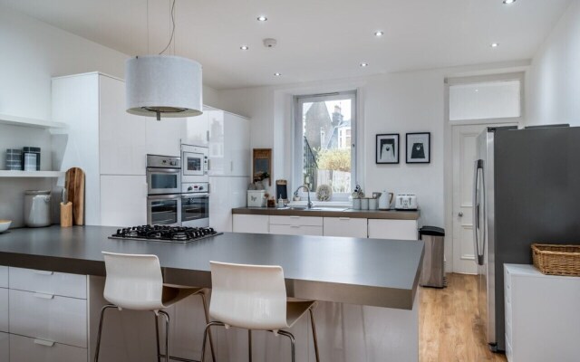 Castle Beach - Spectacular Victorian Villa