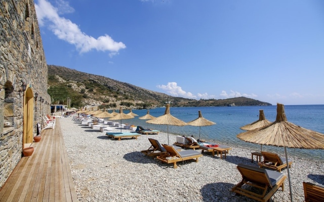 Kargilos Hotel & Beach
