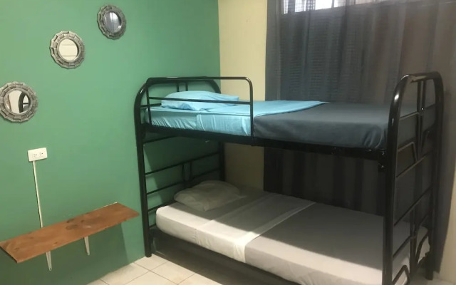 Green Country Hotel - Hostel