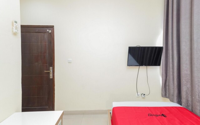 RedDoorz Syariah near Stasiun Karet