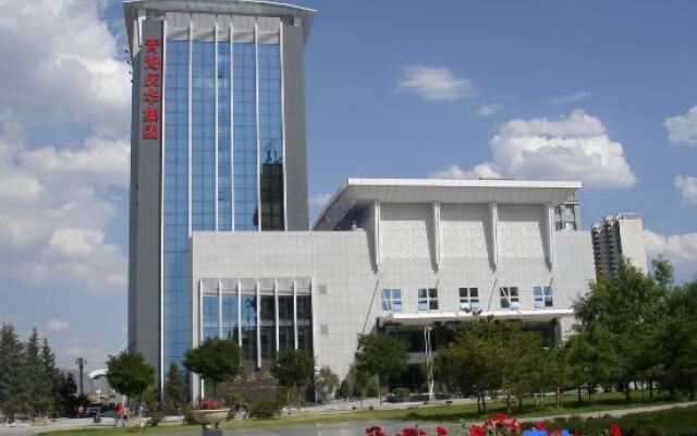 Xining Dongchuan Industrial Park Qingyun Hotel (Chengdong Wuyue Plaza)