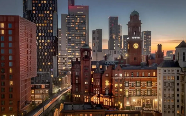 City Suite - Rooftop Spa - Balcony - Skyline View