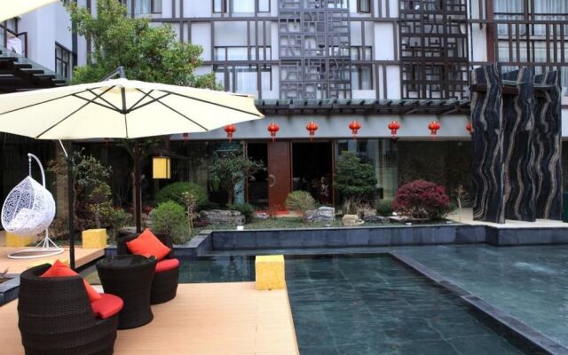 Dongfang Xuanyi Holiday Hotel