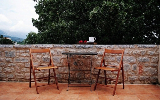 Vlyhada Residence & Restaurant