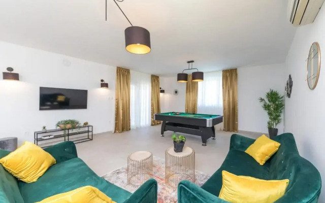 Scenic Elegant Trogir Villa With Pool