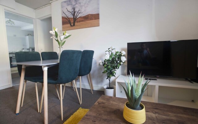 Short Stay Bristol - Freelands Front Apartment