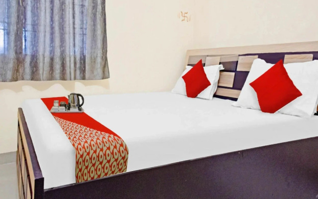 OYO 87180 Hotel Royal Galaxy