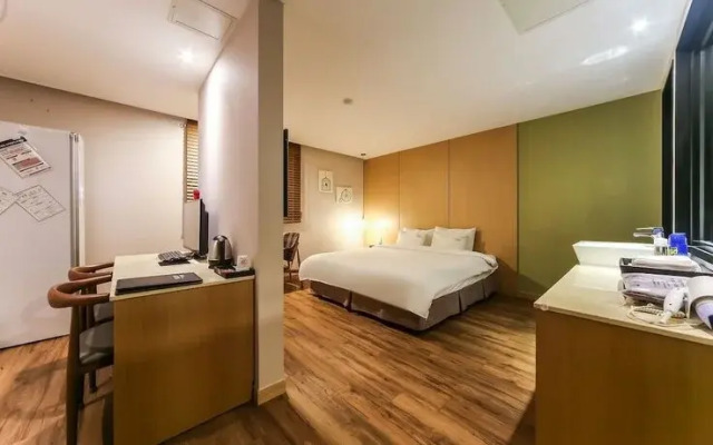 Gimhae Jangyu AM Hotel