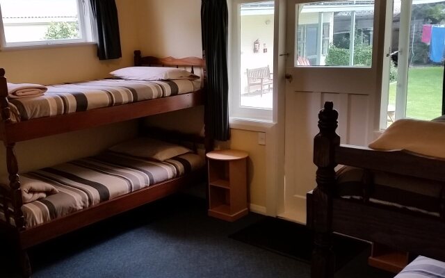 Tamara Riverside Lodge - Hostel/Backpacker