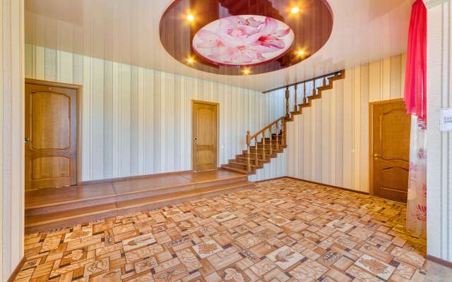 Белая лебедь (Геленджик)