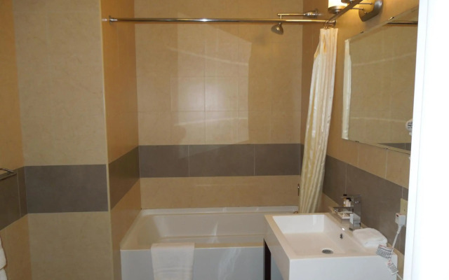 Pointe Plaza Hotel