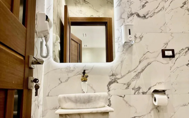 Shiny Pyramids Boutique Hotel