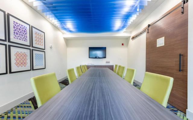 Holiday Inn Express And Suites Arlington North - Stadium Area by IHG
