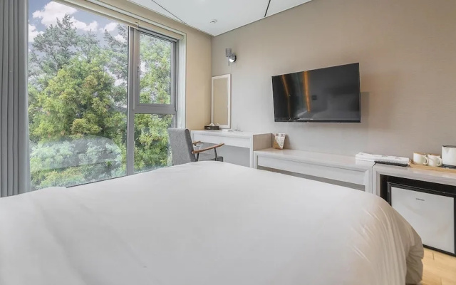 Jeju Maru Hotel & Cafe