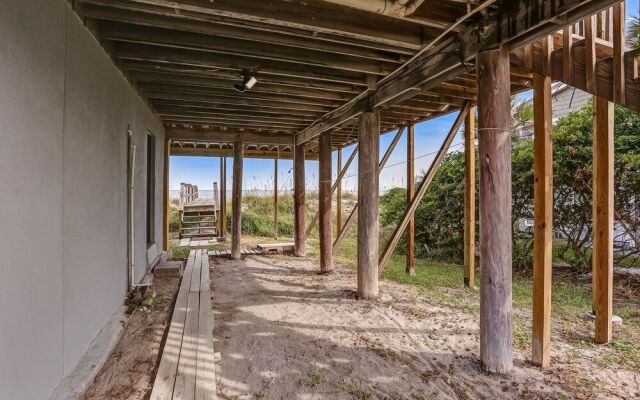South Fletcher Beachfront Home by RedAwning