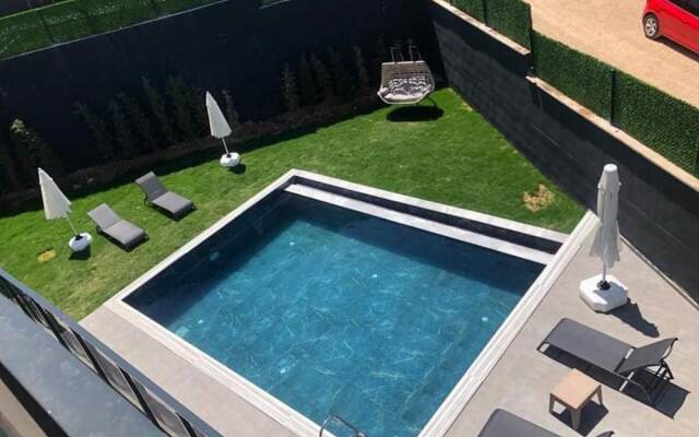 Stunning 4-bed Villa: Private Pool, Sauna & Hammam