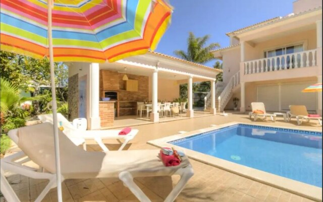 Villa - 5 Bedrooms with Pool - 107747