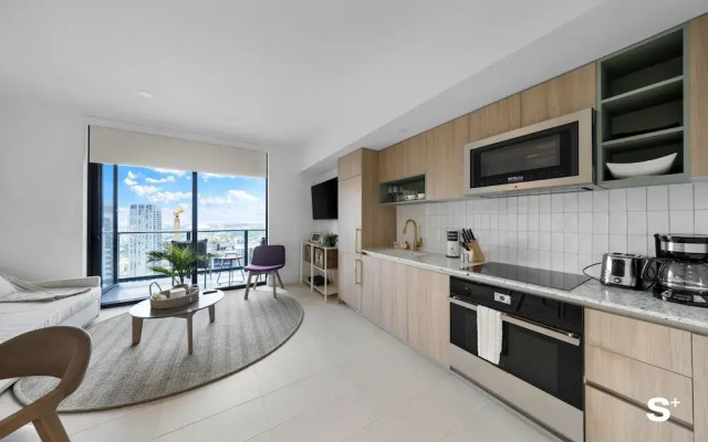 Elegant DTW Living 1BR with City Views